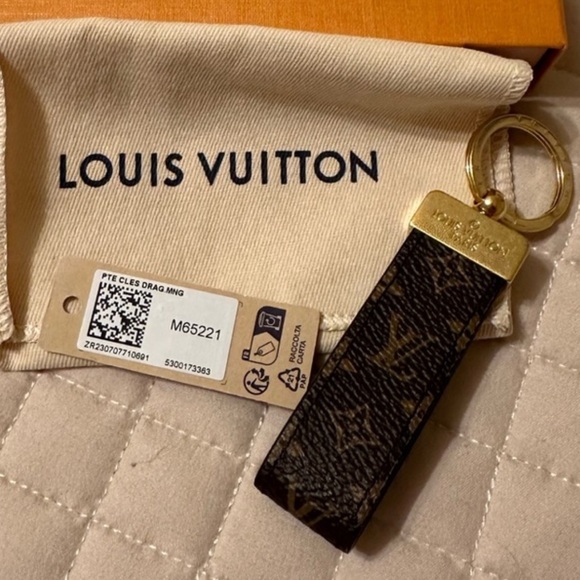 Louis Vuitton Accessories - LV key Holder